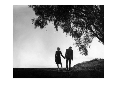 http://cutestangel.files.wordpress.com/2009/11/scenic-pic-of-couple-holding-hands-photographic-print-c119870331.jpg